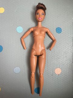 Barbie Daisy Doll Pink Hair Bangs Curvy Nude Fashionista