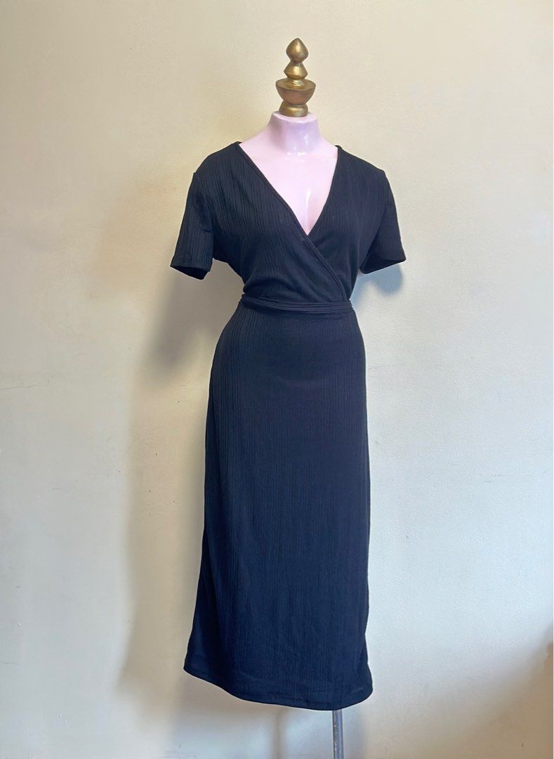 Black dress with belt (Category: Dresses) located in Quezon City. Submitted by plines (Listing ID 1292688283, Image 2). Description: .