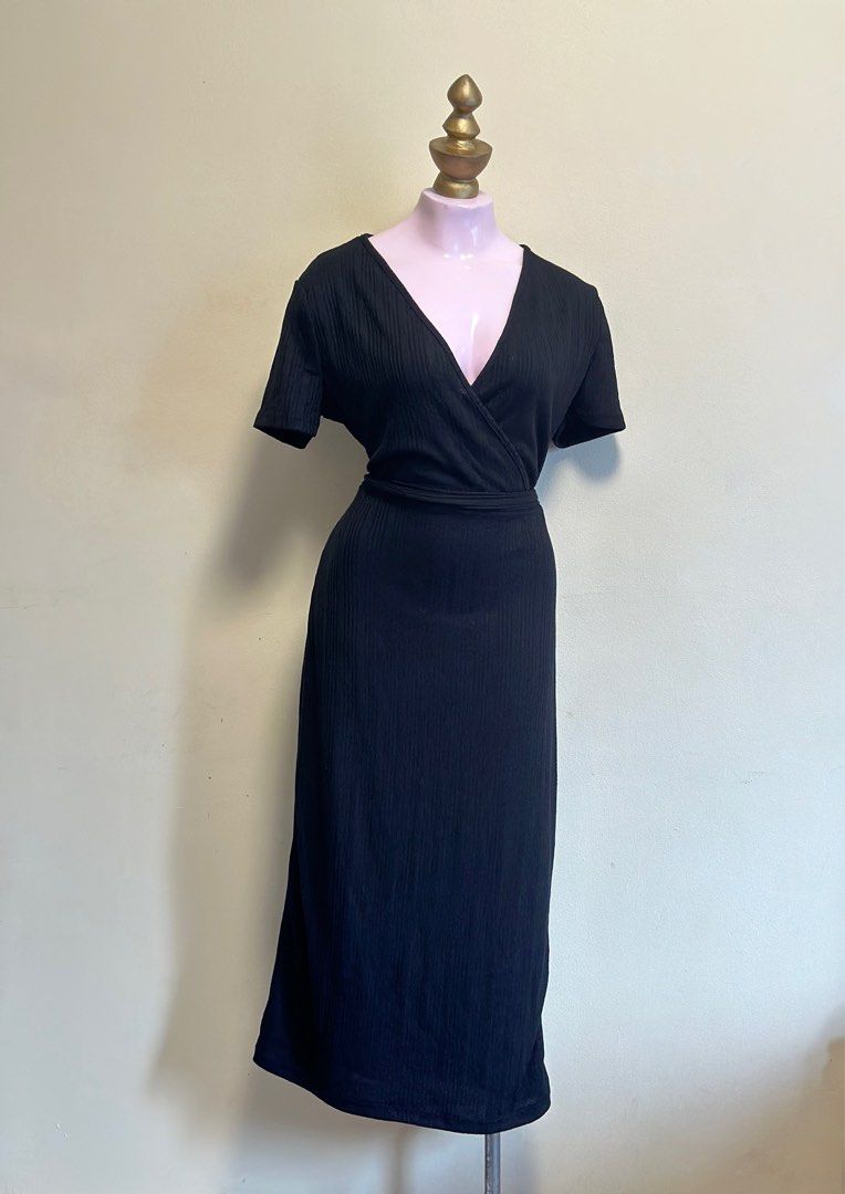 Black dress with belt (Category: Dresses) located in Quezon City. Submitted by plines (Listing ID 1292688283, Image 1). Description: .