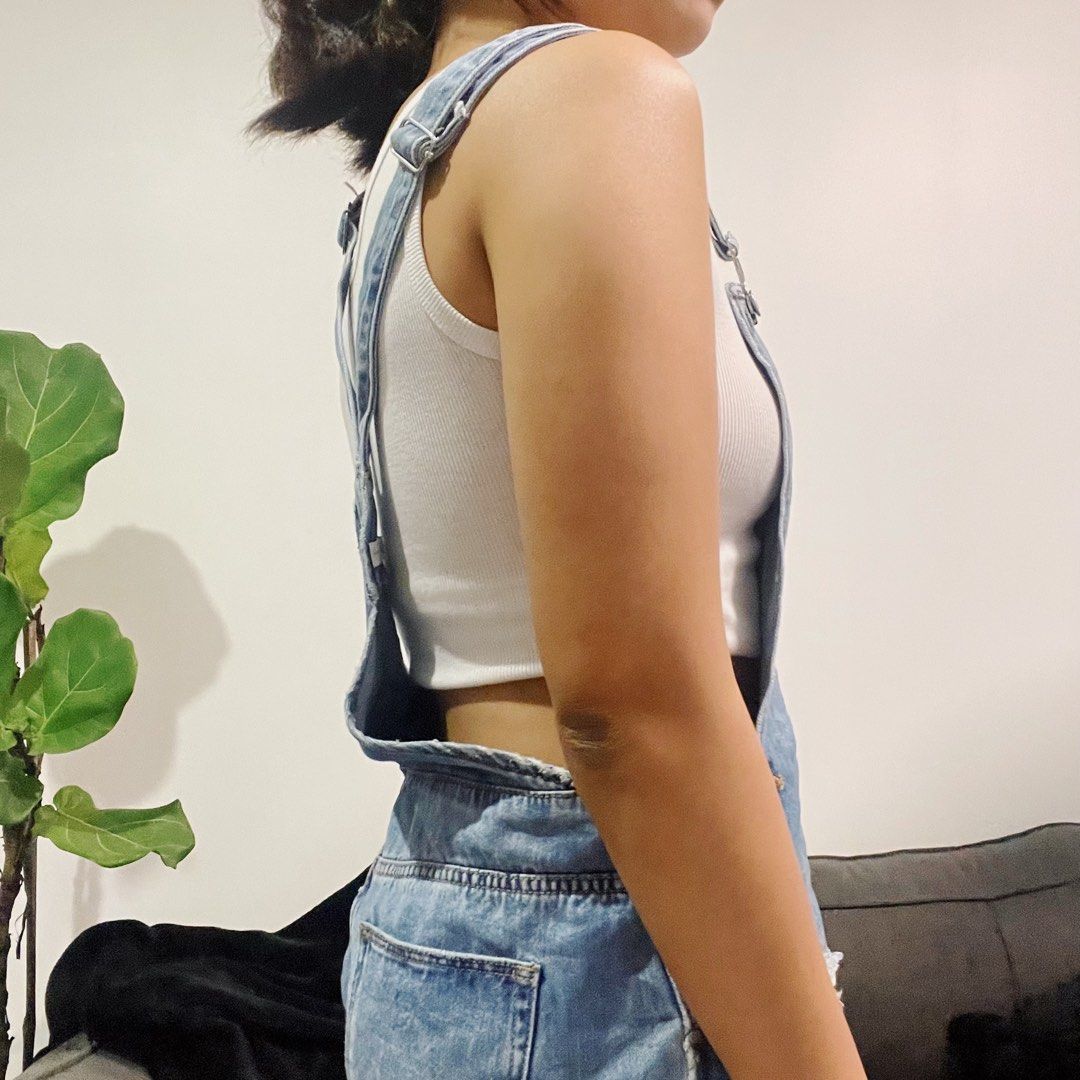 Cache Cache Denim Jumper (Category: Jumpsuits) located in Pasig City. Submitted by paaatch (Listing ID 1292758950, Image 3). Description: Decluttering Fits to XS-M Waistline 27-29.