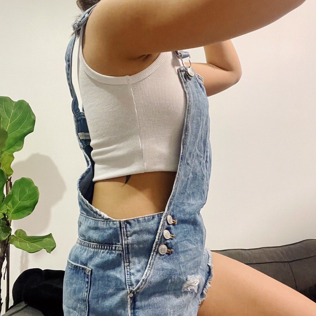 Cache Cache Denim Jumper (Category: Jumpsuits) located in Pasig City. Submitted by paaatch (Listing ID 1292758950, Image 2). Description: Decluttering Fits to XS-M Waistline 27-29.