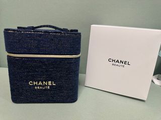 只有1🩵香奈兒化妝袋 盒子 vanity 牛仔布 clutch 化妝盒Chanel 化妝包 化妝品護膚品收納袋 旅行 金絲高貴藍色62863160216833110