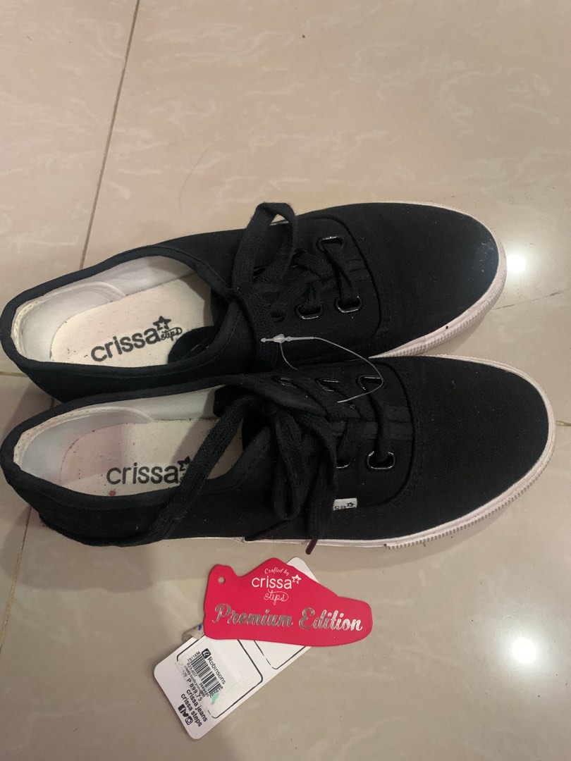 Crissa black sneakers Men s Fashion Footwear Sneakers on Carousell