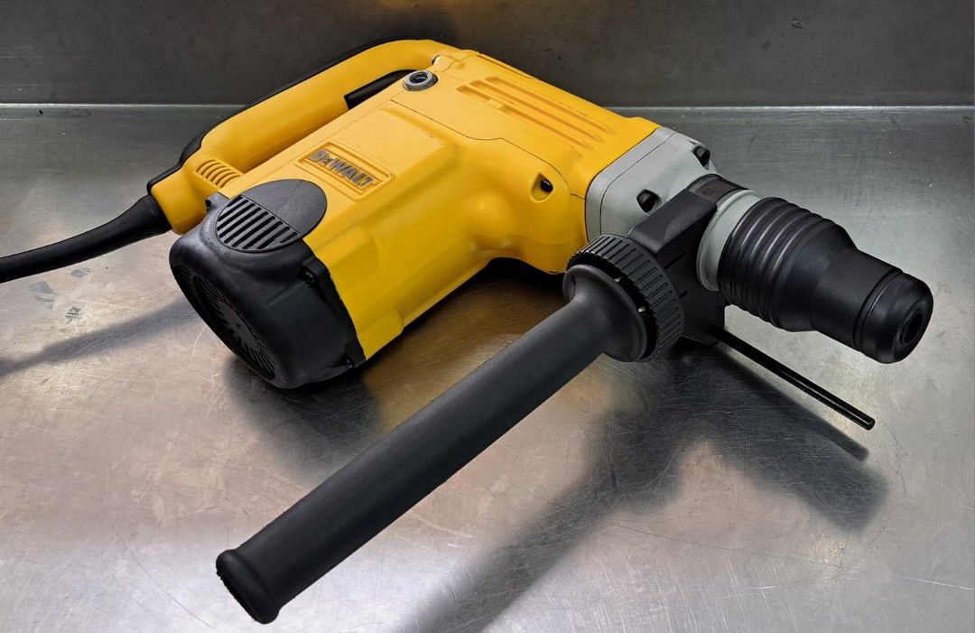 DEWALT D25500K SDS MAX 6KGS ROTARY CHIPPING HAMMER