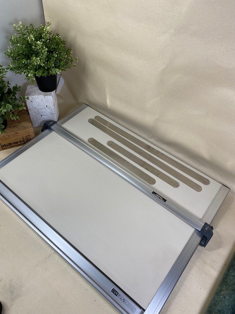 DRAPAS DRAWING BOARD (Category: Stationery & School Supplies) located in Quezon City. Submitted by madiscollectibles (Listing ID 1292797568, Image 2). Description: Size:70 cm x 50 cm Board Specification : Magnet Accessories: 4 magnetic plates.