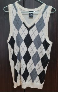 GUARD KNITTED SWEATER VEST