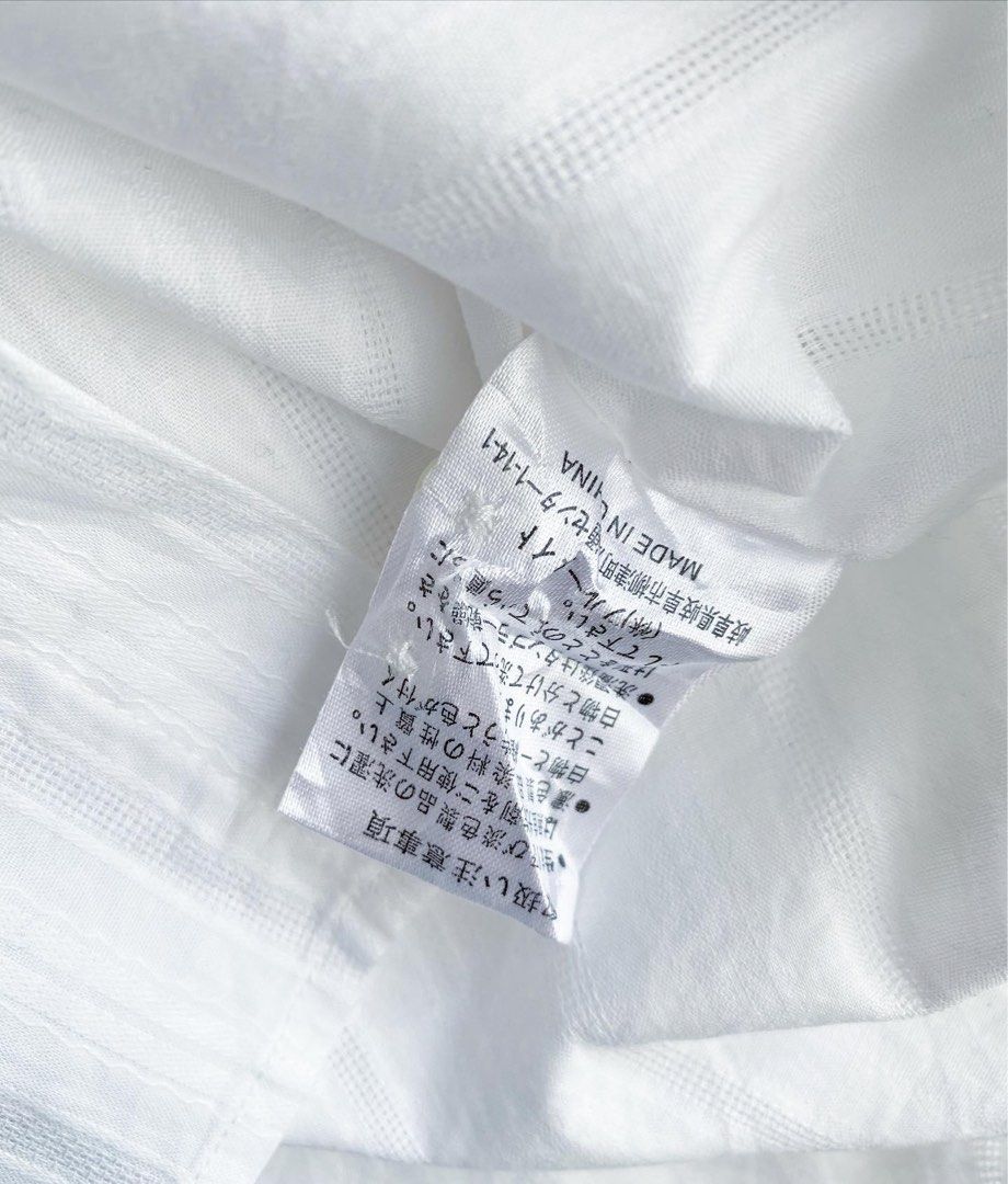 Hush puppies kemeja putih, Fesyen Pria, Pakaian , Atasan di Carousell