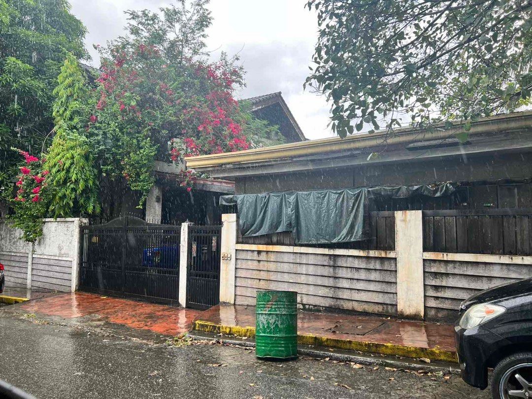 Kapitolyo Pasig (Category: House & Lot) located in Taguig. Submitted by brokerhanstaneo_09178038728 (Listing ID 1292773746, Image 1). Description: Kapitolyo Pasig near Capitol Commons Lot area: 400 sqm P200,000 per sqm.