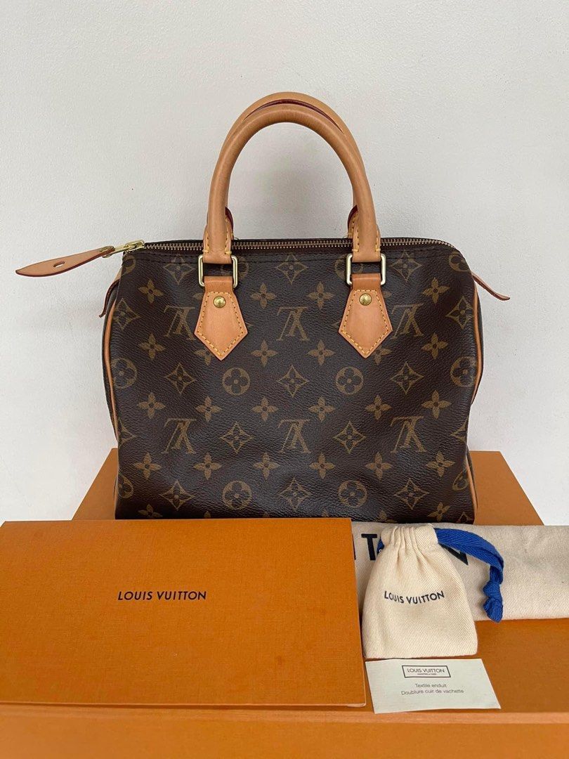 LV Speedy 25 in monogram (Category: Luxury Bags & Wallets) located in Cebu City. Submitted by simplyjoyce (Listing ID 1292644880, Image 1). Description: Preloved LV Speedy 25 (classic) excellent condition Complete inclusions Cash / Lay-away Cebu City onhand .