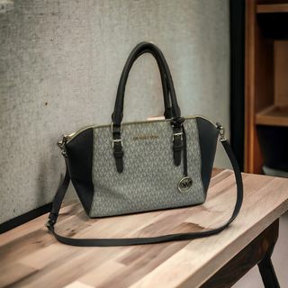(Category: ) located in . Submitted by ynl_luxthriftshop_1725corner (Listing ID 1292695405, Image 1). Description: .