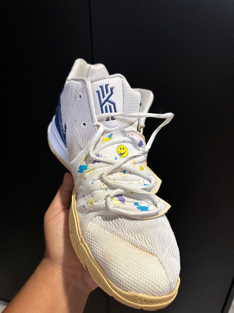 Kyrie smiley face shop