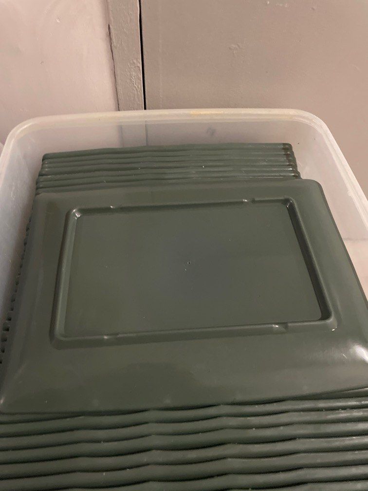 Plates (Category: Dinnerware & Cutlery) located in Singapore. Submitted by 8thbaam (Listing ID 1292766413, Image 3). Description: Total= 80 plates 1 plate 0.80cent Above 20 plates each will be 0.50cent.