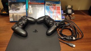 PlayStation 4 Slim 500gb 2 controllers