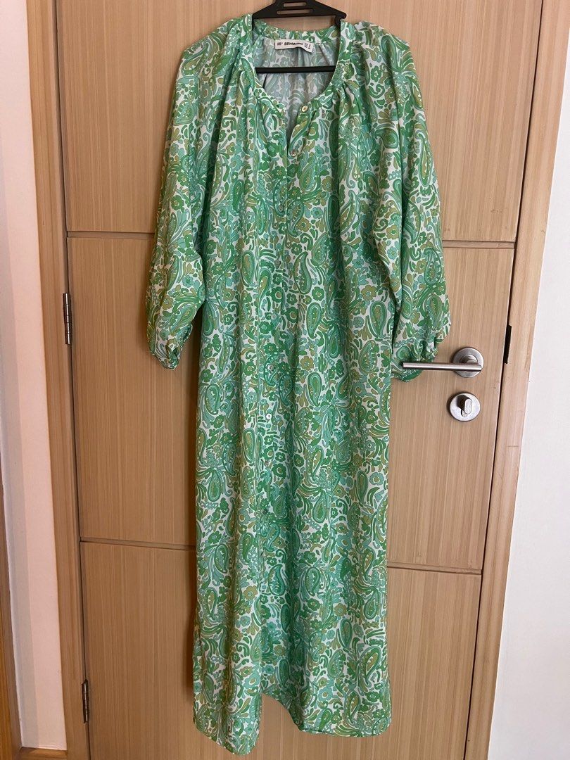 Printed Maxi dress (Category: Dresses) located in Taguig. Submitted by stufffromkim (Listing ID 1292652304, Image 1). Description: Used once .