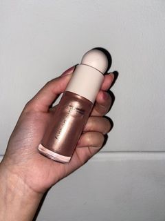 Rare Beauty Liquid Highlighter / Luminizer in Transcend and Mesmerize