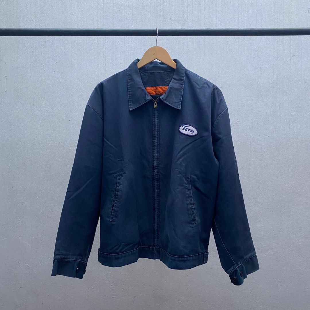 Red Kap Workwear Jacket (Category: Coats, Jackets and Outerwear) located in Quezon City. Submitted by rylledup (Listing ID 1292704507, Image 1). Description: Red Kap Workwear Jacket Width: 27 Length: 27 Issues: pain stains and fading Price: P700 .