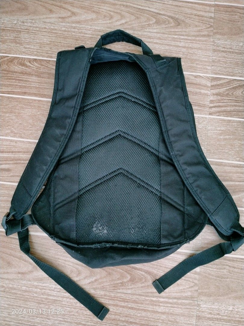 ROXY BACKPACK (Category: Backpacks) located in Cabuyao City. Submitted by Bike_Clothing10 (Listing ID 1292721906, Image 2). Description: READ FIRST.... FOR SALE: ROXY BACKPACK Still in Good Condition Legit Pwede pa pang PSG ISSUE: SEE PICS PRICE: 200 FIXED + SF -NO COD/COP- PICK UP OR SHIPPING ONLY LOC: Cabuyao Laguna PM FOR INQUIRIES -Thanks-.