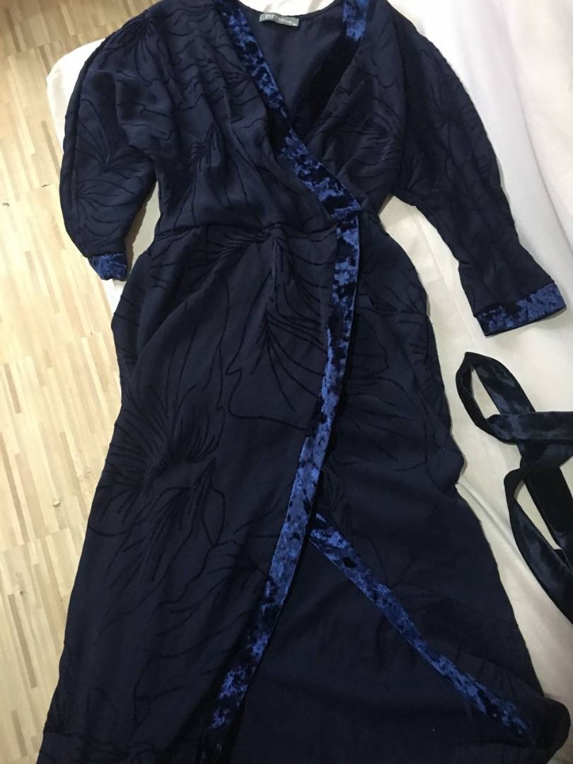 Royal Blue Formal Midi Dress (Category: Dresses) located in Quezon City. Submitted by macey_store (Listing ID 1292666023, Image 3). Description: Royal Blue Formal Midi Dress Good Material Fits Medium - Semi Large.