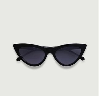 (Category: ) located in . Submitted by declutter.shoplala (Listing ID 1292762352, Image 1). Description: .