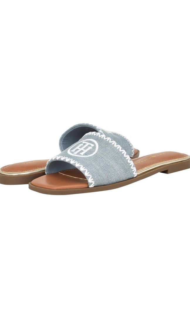 Tommy Hilfiger Women s Pezley Flat Sandal Carousell