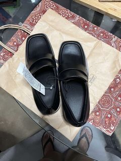 UG/UNIQLO Black Shoes