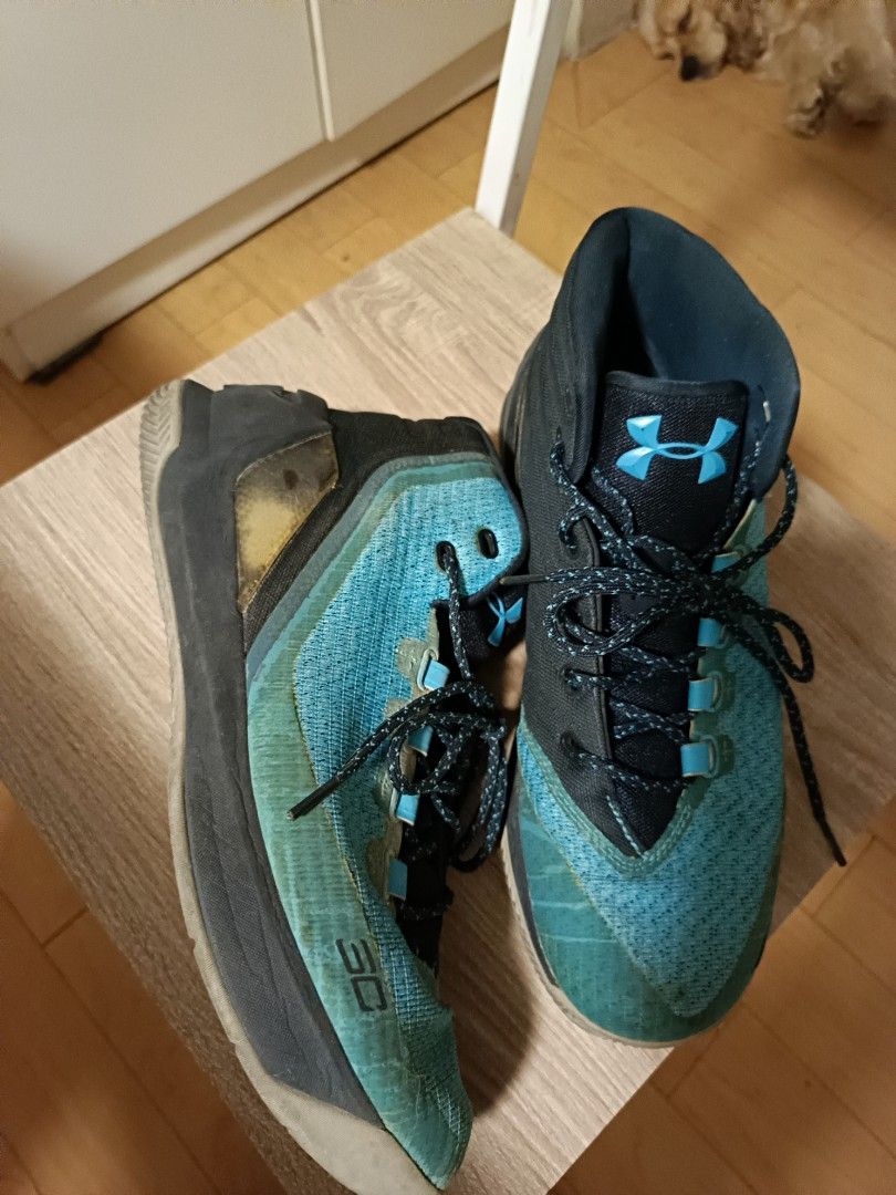 Curry 3 shoes hotsell youth