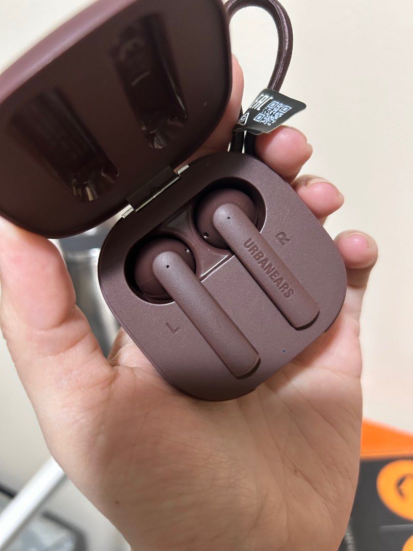 Urbanears (Category: Earphones) located in Taguig. Submitted by uniquefindsmnl (Listing ID 1292787462, Image 3). Description: Preloved Seldom used Issue: sometimes other earpiece will stop . Need to restart to make it work again.