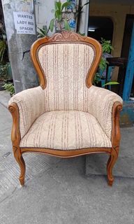 Victorian Inspired Single Sofa,  Good Condition 
Materials: Solid wood, Upholstery Fabric

Size: 
Seat Height - 18 inches
Back Seat Height - 42 inches
Width -  29 / 20.5  inches 

Remarks 
* Good Condition 
* Minor Scratches
