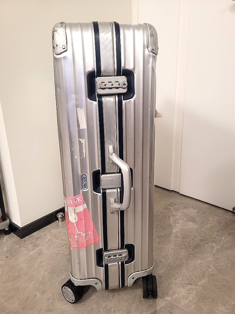 Rimowa topas stealth 32 clearance