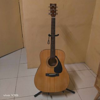 Yamaha acoustic guitar F310