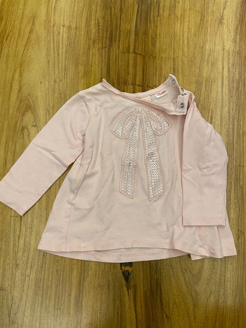 Zara Baby Sequence Flowy Kids Girls Top (Category: Babies & Kids Fashion) located in Caloocan City. Submitted by welllovedmnl (Listing ID 1292700858, Image 1). Description: Label Size: 19-12mos Condition: 8.5/10 Color: 9/10 Measurement: Width 11" x Length 13" x Sleeves 10" CODE: GT4.