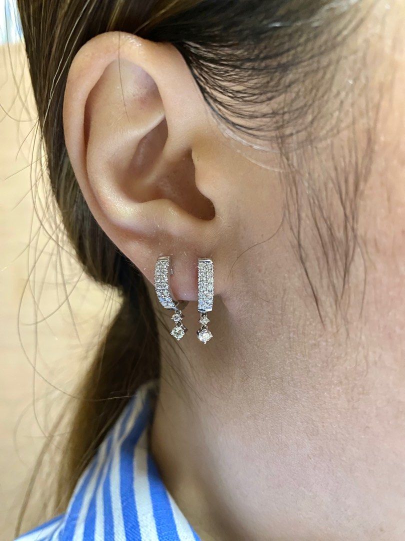 18k Whitegold Huggie Diamond Dangling (0.44cts) (Category: Earrings) located in Quezon City. Submitted by shopjml (Listing ID 1292940319, Image 2). Description: 0.44cts (32 pcs Diamonds) 2.27grms VS G 18k Whitegold Singapore Setting Shipping at buyers expense.