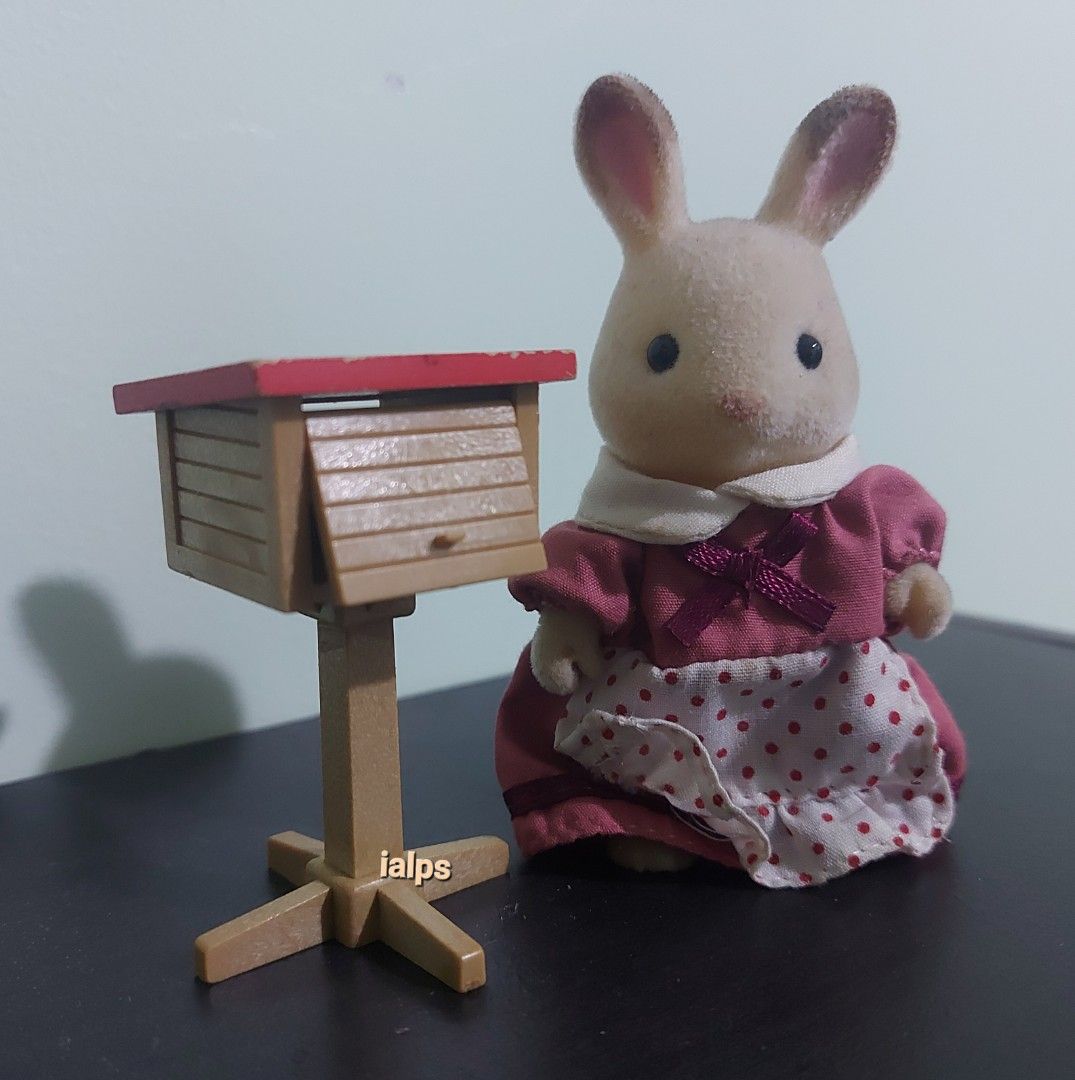 1986 Sylvanian Families Mailbox (Category: Vintage Collectibles) located in Angono. Submitted by lpsflover (Listing ID 1292812250, Image 3). Description: 10 With few scratches. Complete feet stand parts, no broken nor cracked parts. In good condition. Highly collectible. No original box. Payment via BDO/BPI. Shipping via Lalamove..