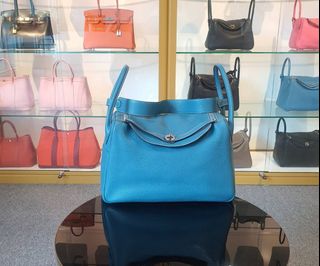 (Category: ) located in . Submitted by luxurydesignerbrandeds (Listing ID 1292931525, Image 1). Description: .