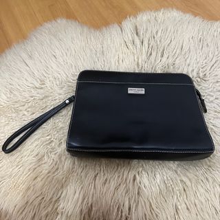 Authentic PIERRE CARDIN PARIS Pouch/Wristlet/Clutch Bag Leather material 3 compartments w/ 3 pockets inside May natanggal lang na tahi sa zipper See pictures for details P250