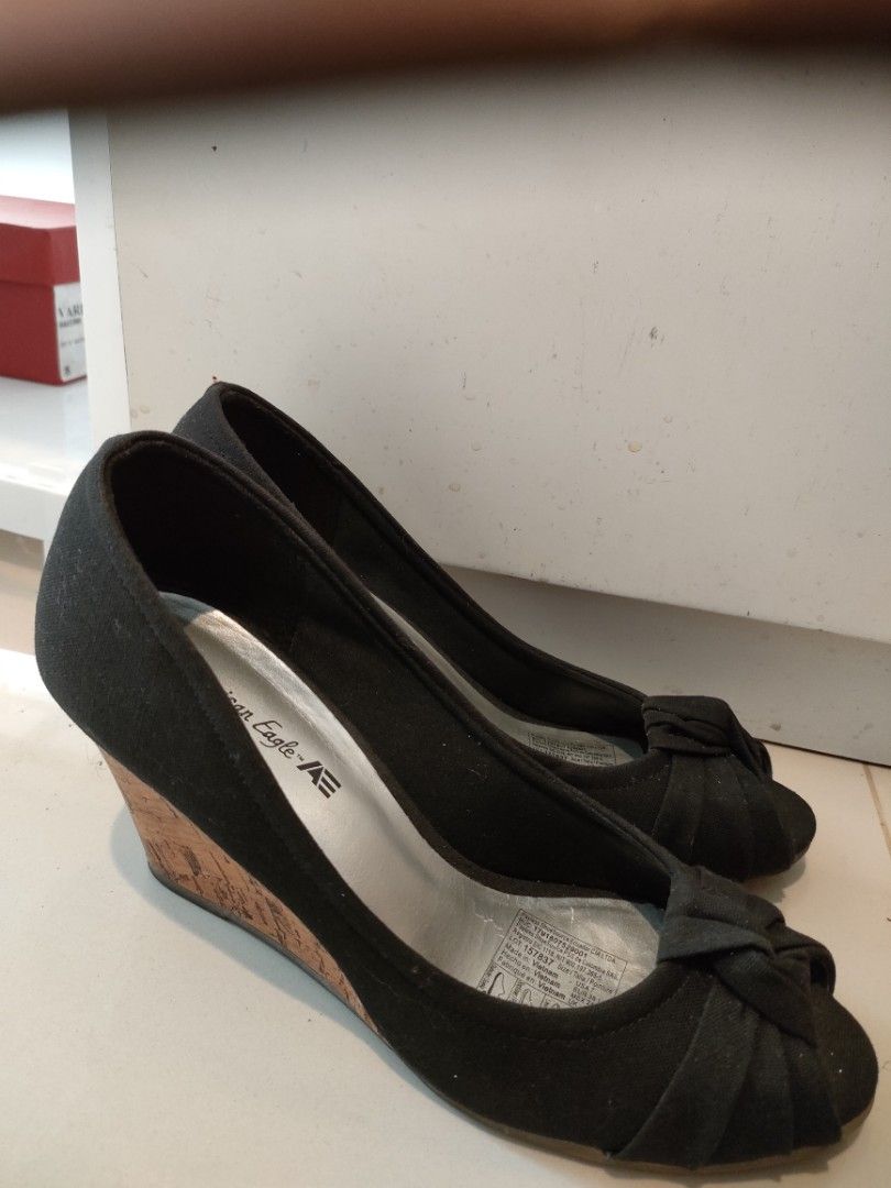 Black Wedges American Eagle by Payless size