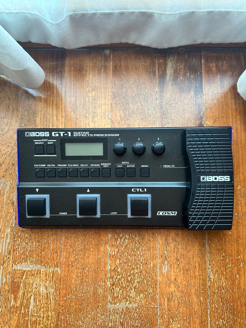 Boss GT1 effects pedal, Hobbies & Toys, Music & Media,