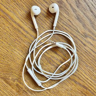Brand New Authentic Apple Earbuds with 3.5mm Headphone Plug Unboxed