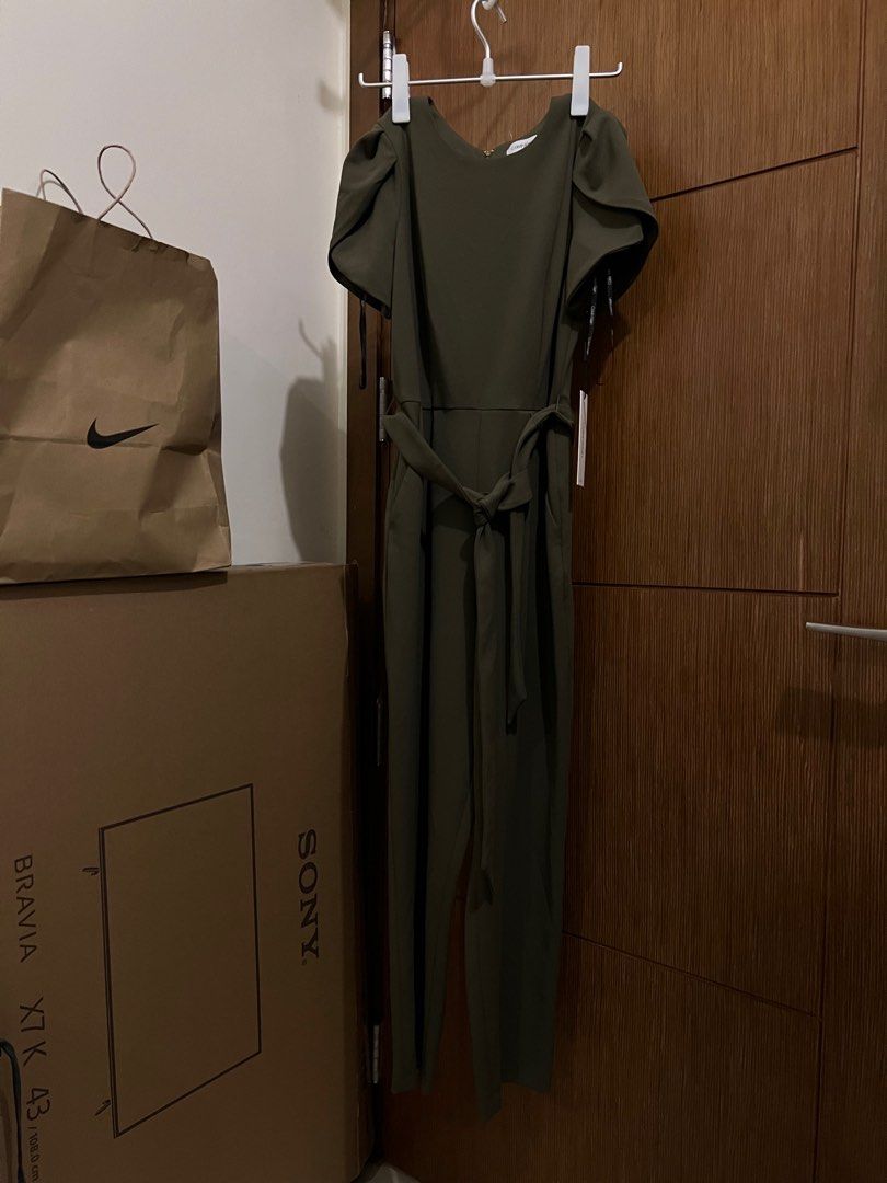 Calvin Klein PantSuit/Jumpsuit, Stretch, Size 6 (Category: Jumpsuits) located in Pasig City. Submitted by thijs.ph (Listing ID 1292978529, Image 1). Description: Calvin Klein PantSuit/Jumpsuit Stretch Size 6 Length is 54 inches.