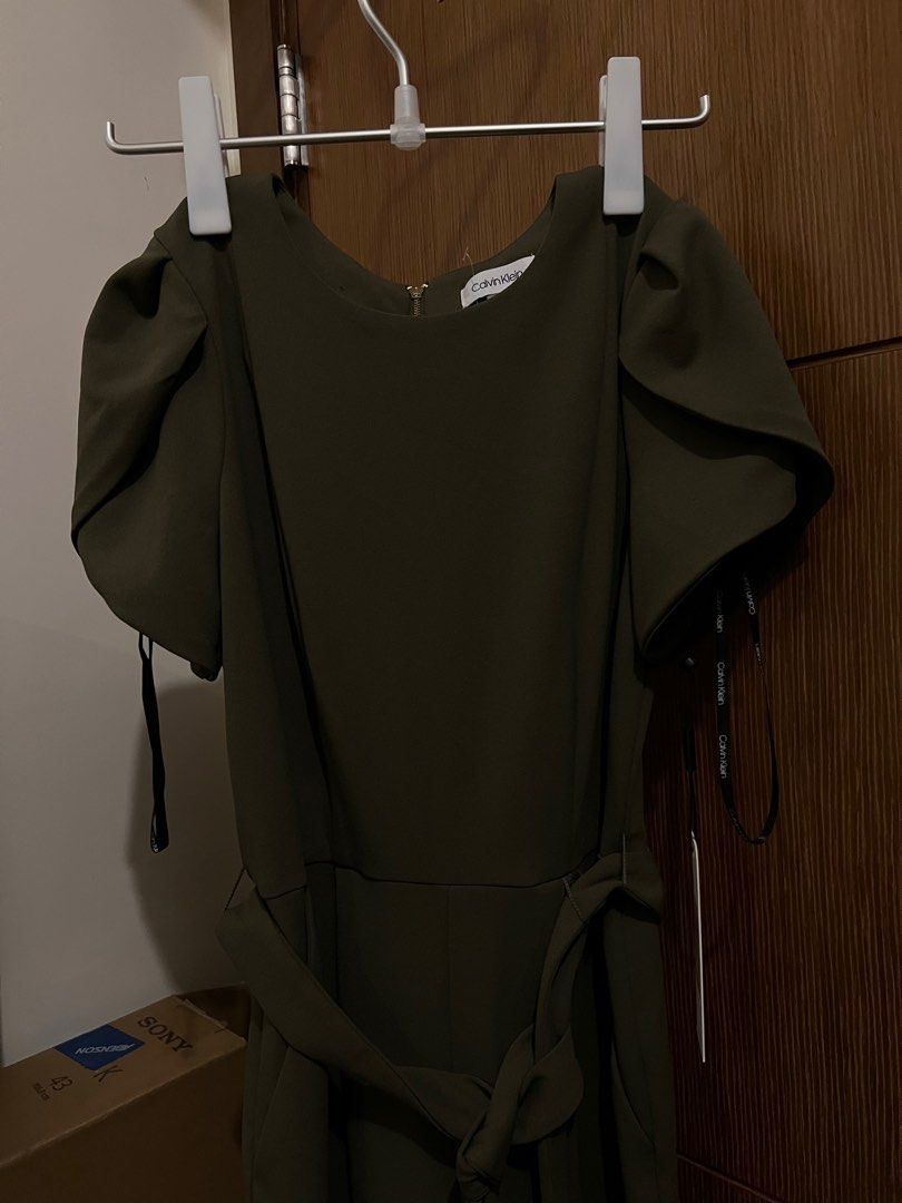 Calvin Klein PantSuit/Jumpsuit, Stretch, Size 6 (Category: Jumpsuits) located in Pasig City. Submitted by thijs.ph (Listing ID 1292978529, Image 2). Description: Calvin Klein PantSuit/Jumpsuit Stretch Size 6 Length is 54 inches.