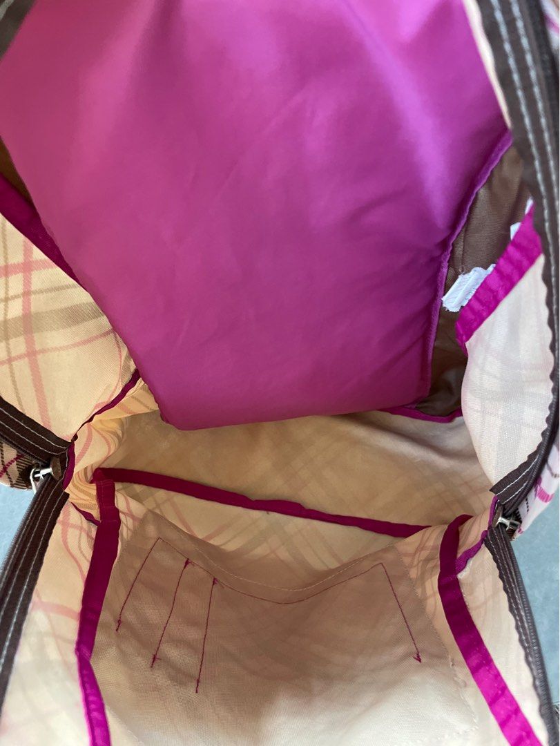 [Authentic] Checkered Jansport Backpack (Category: Backpacks) located in Quezon City. Submitted by mixnmatchmnl (Listing ID 1292960842, Image 3). Description: Authentic Jansport With minimal flaw (please see last photo).