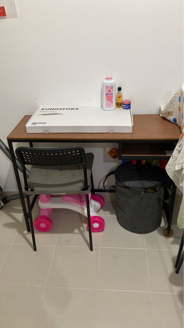 Computer Table (Category: Tables & Sets) located in Singapore. Submitted by girxl12 (Listing ID 1292874812, Image 1). Description: Use as laptop table.