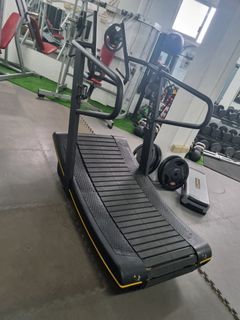 Curved treadmill