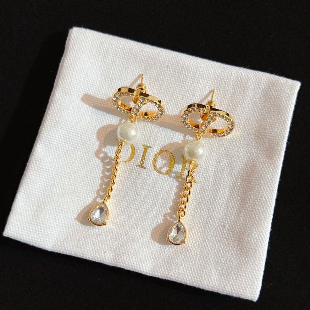 Dior Pearl Teardrop Dangling Earrings (Category: Luxury Accessories) located in Manila. Submitted by designerarchives.ph (Listing ID 1292847637, Image 2). Description: No flaws! Complete packaging Not onhand Will be coming from Japan Buyer will shoulder the sf.
