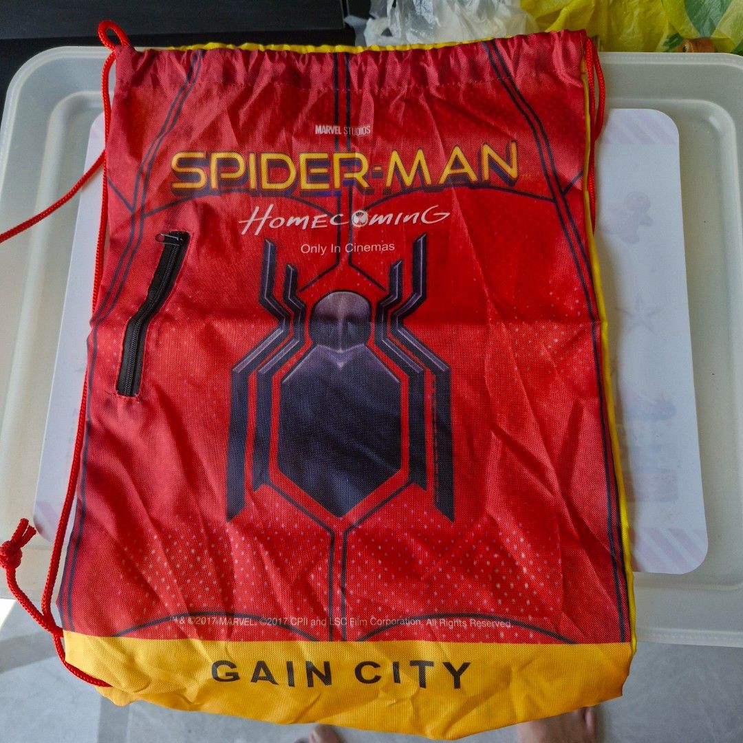 Drawstring bag (Category: Tote Bags) located in Singapore. Submitted by tom13tjt (Listing ID 1292951138, Image 1). Description: .