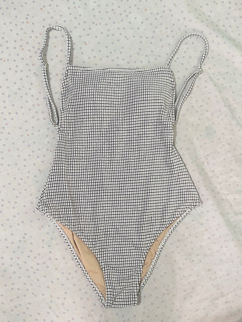 EighthMermaid Lia (Category: Bikinis & Swimsuits) located in Santa Rita. Submitted by teydeclutters (Listing ID 1292805906, Image 1). Description: Lia full piece (not available on site anymore) -used once -white crinkle fabric -very stretchable -with removable pads -comes with eighthmermaid pouch RFS : decluttering.