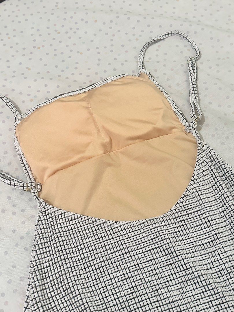 EighthMermaid Lia (Category: Bikinis & Swimsuits) located in Santa Rita. Submitted by teydeclutters (Listing ID 1292805906, Image 3). Description: Lia full piece (not available on site anymore) -used once -white crinkle fabric -very stretchable -with removable pads -comes with eighthmermaid pouch RFS : decluttering.