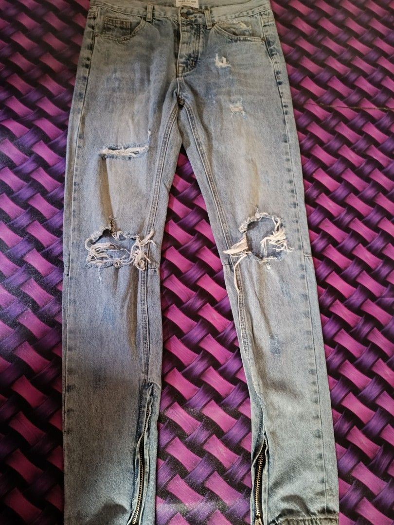 Fear of God buttonfly pants (Category: Jeans) located in Lucena. Submitted by declutterbyedi (Listing ID 1292912247, Image 1). Description: Fear of God Sixth Collection Excellent Condition Buttonfly 32W on tag 44L.