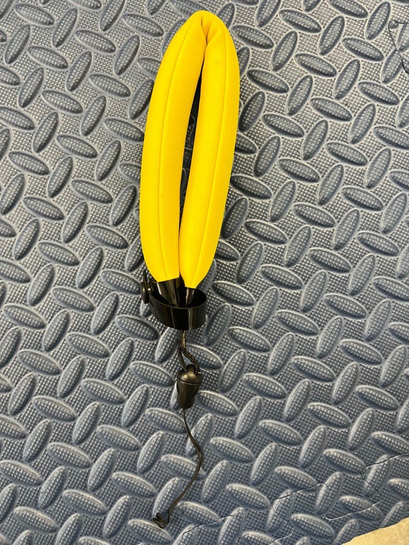 Floating strap (Category: Other Sports Equipment and Supplies) located in Kuala Lumpur. Submitted by lemonator37 (Listing ID 1292821464, Image 1). Description: .