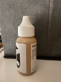 Glossier Perfecting  Skin Tint in G8